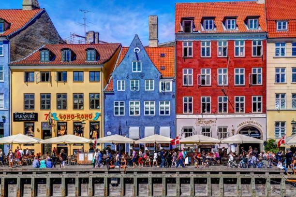 - Steps From Tivoli & Nyhavn Apartment